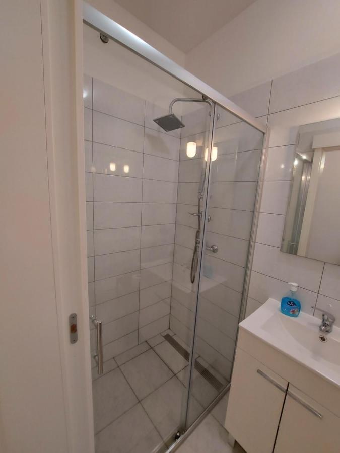 Studio Apartments Ana & Mia Вис Екстериор снимка
