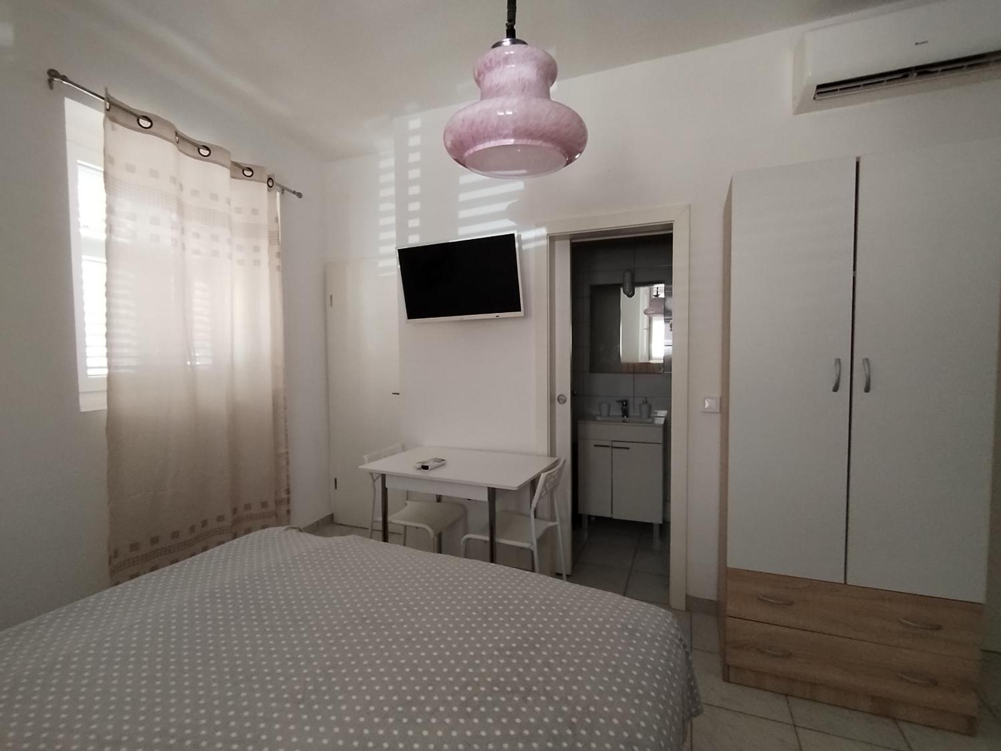 Studio Apartments Ana & Mia Вис Екстериор снимка