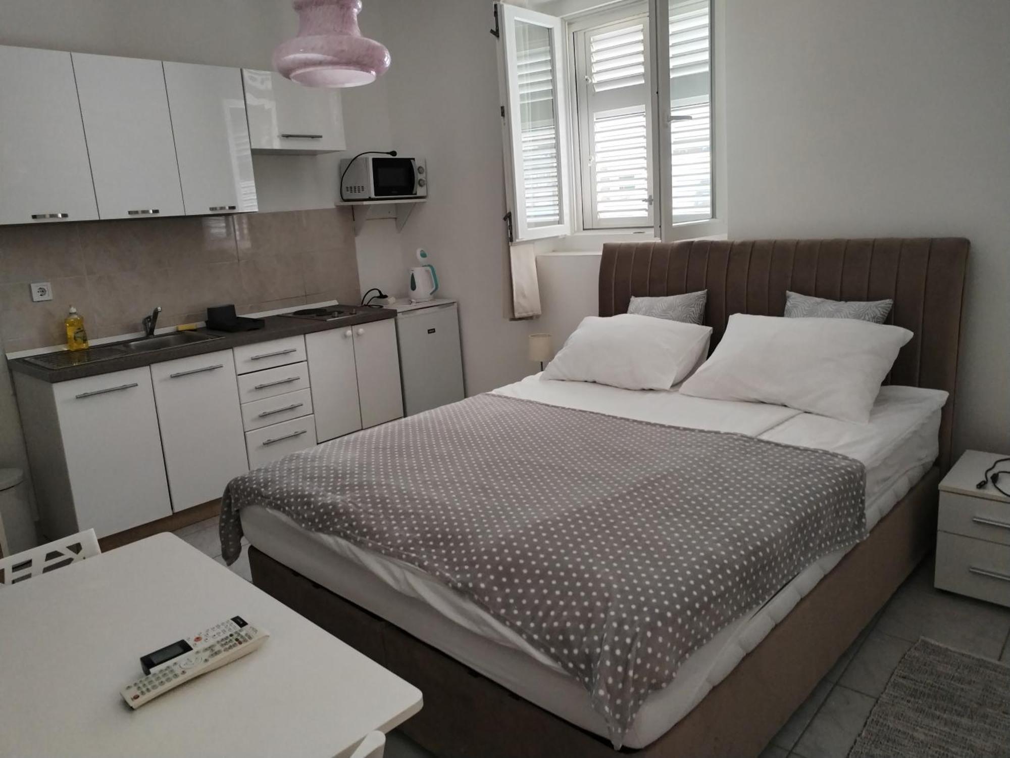 Studio Apartments Ana & Mia Вис Екстериор снимка